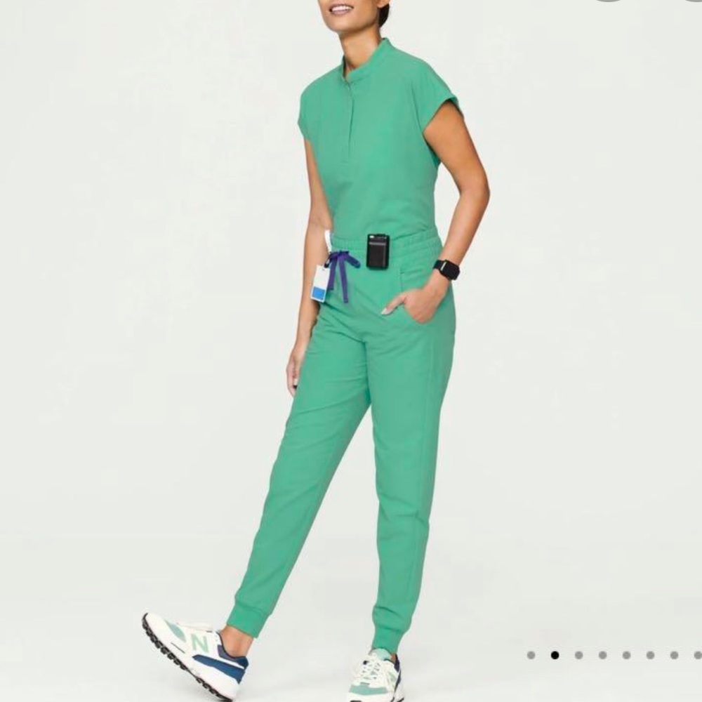 Surgical green Livingston pant and one pocket scrub top